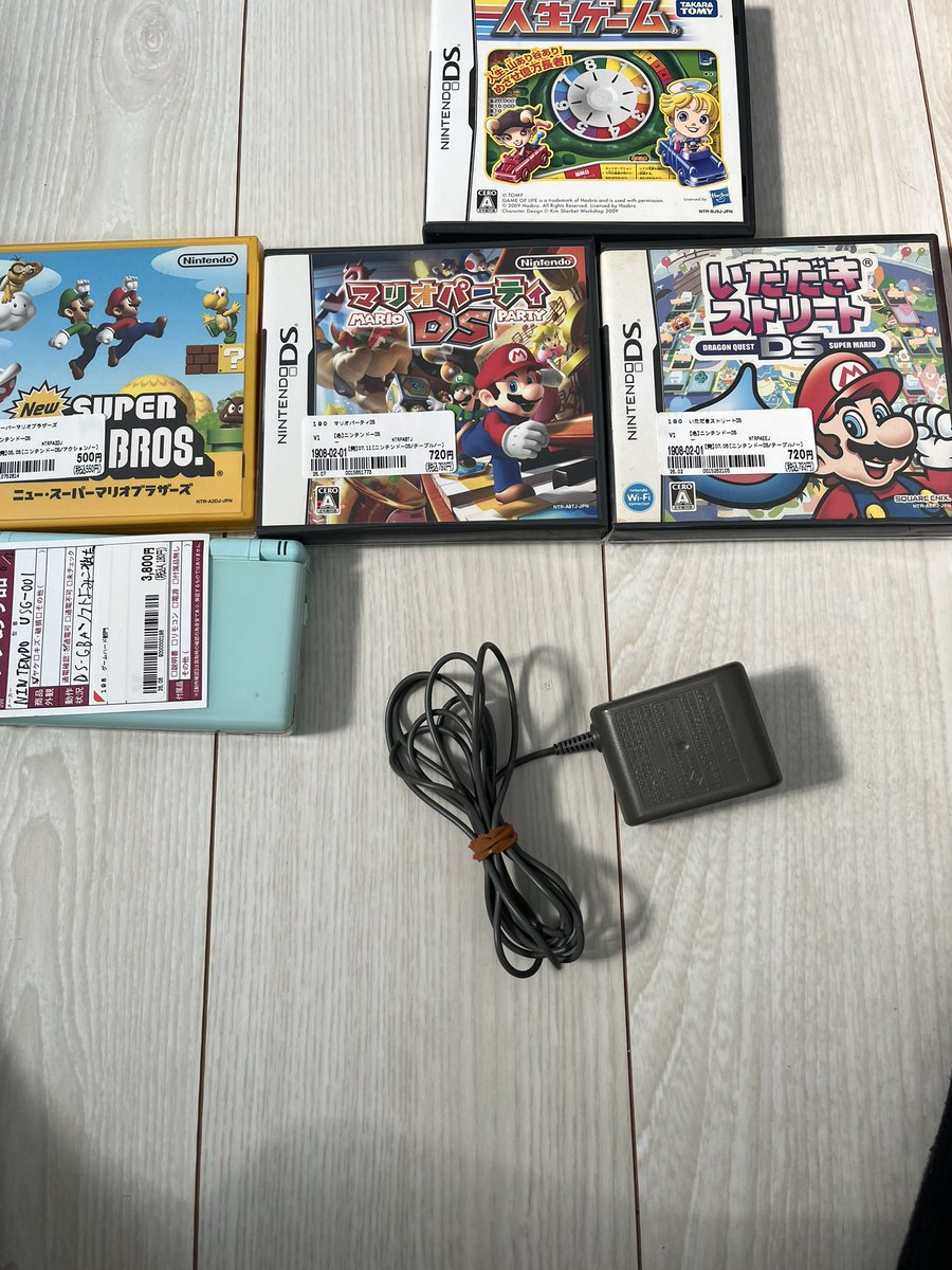 kurone3_c's tweet photo. そういや仕事の合間にブックオフによってこれ買ってきた✌️

どれも懐かしいしみんなで遊びたいな https://t.co/Jx0XMzu5J3