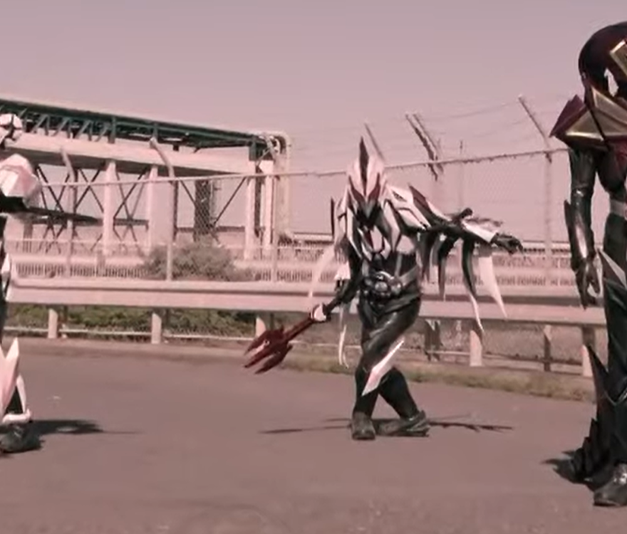IzDisNameTaken's tweet photo. Can we talk about the fucking rooster Kamen Rider?! https://t.co/3hLmjQ2FTb