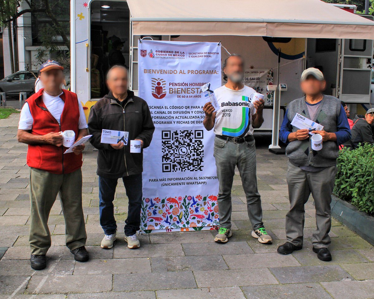 SEBIEN_cdmx's tweet photo. Garantizamos los derechos de todas las personas. 🫀
La #SEBIEN entregó tarjetas de #PensiónHombresBienestar a personas en situación de calle para fortalecer su bienestar y autonomía.
#CapitalDeLaTransformación https://t.co/Zq2YBhgTwo
