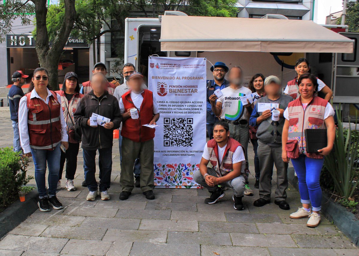 SEBIEN_cdmx's tweet photo. Garantizamos los derechos de todas las personas. 🫀
La #SEBIEN entregó tarjetas de #PensiónHombresBienestar a personas en situación de calle para fortalecer su bienestar y autonomía.
#CapitalDeLaTransformación https://t.co/Zq2YBhgTwo