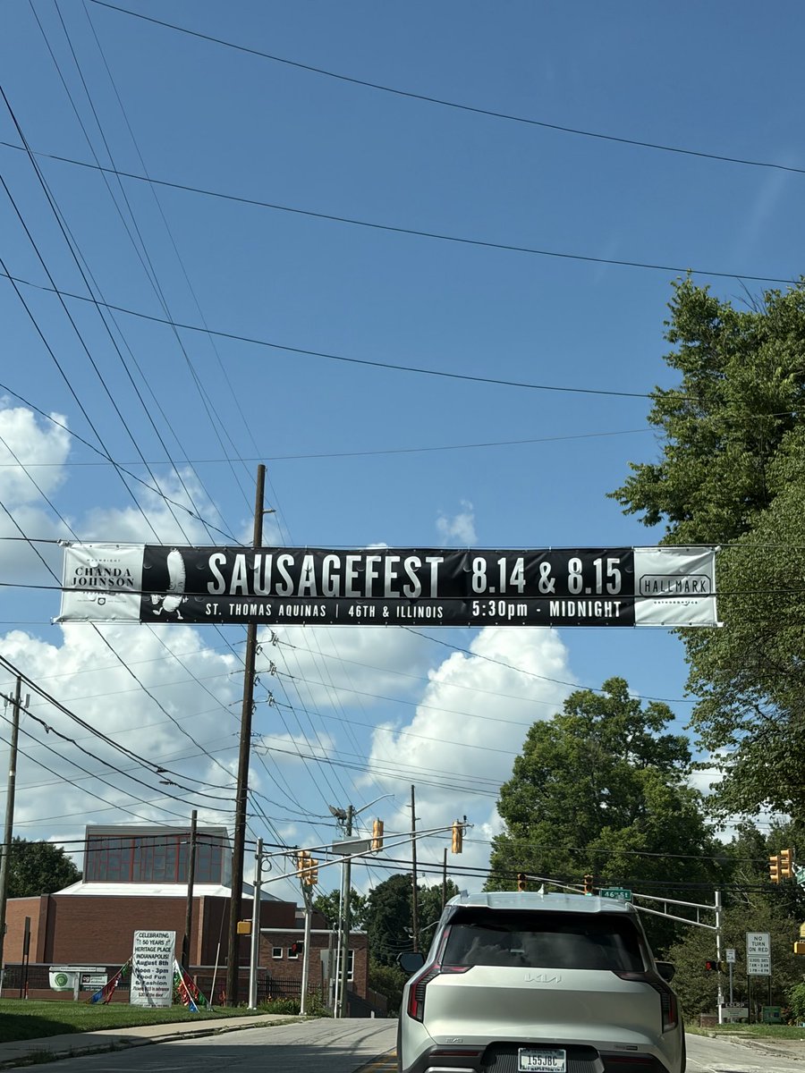 HotPussySlayer2's tweet photo. Didn’t know Sigma Chi has parties this early #sausagefest https://t.co/7vAwVWaifq