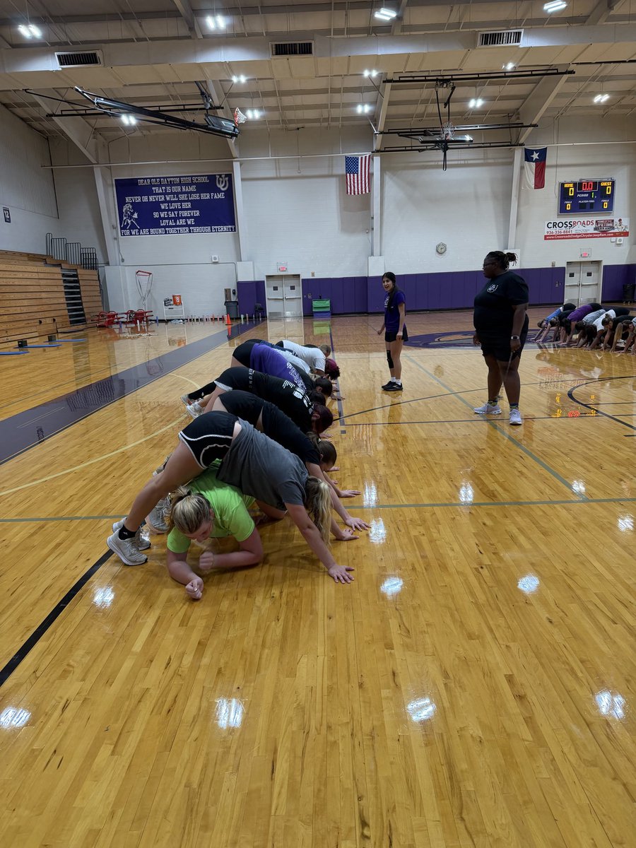DMcjrotc93145's tweet photo. 1stSgt working with DHS  volleyball on team building!! Thank you coach for allowing me to do this!!! #family #TeamB4Self @DISDBroncoPride @LadyBroncoVo https://t.co/OxwP8oBmQC
