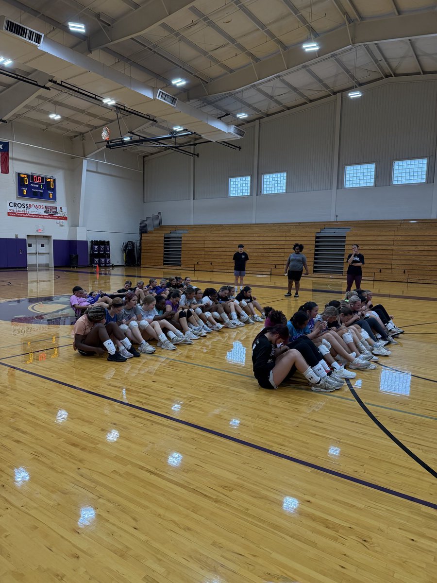 DMcjrotc93145's tweet photo. 1stSgt working with DHS  volleyball on team building!! Thank you coach for allowing me to do this!!! #family #TeamB4Self @DISDBroncoPride @LadyBroncoVo https://t.co/OxwP8oBmQC
