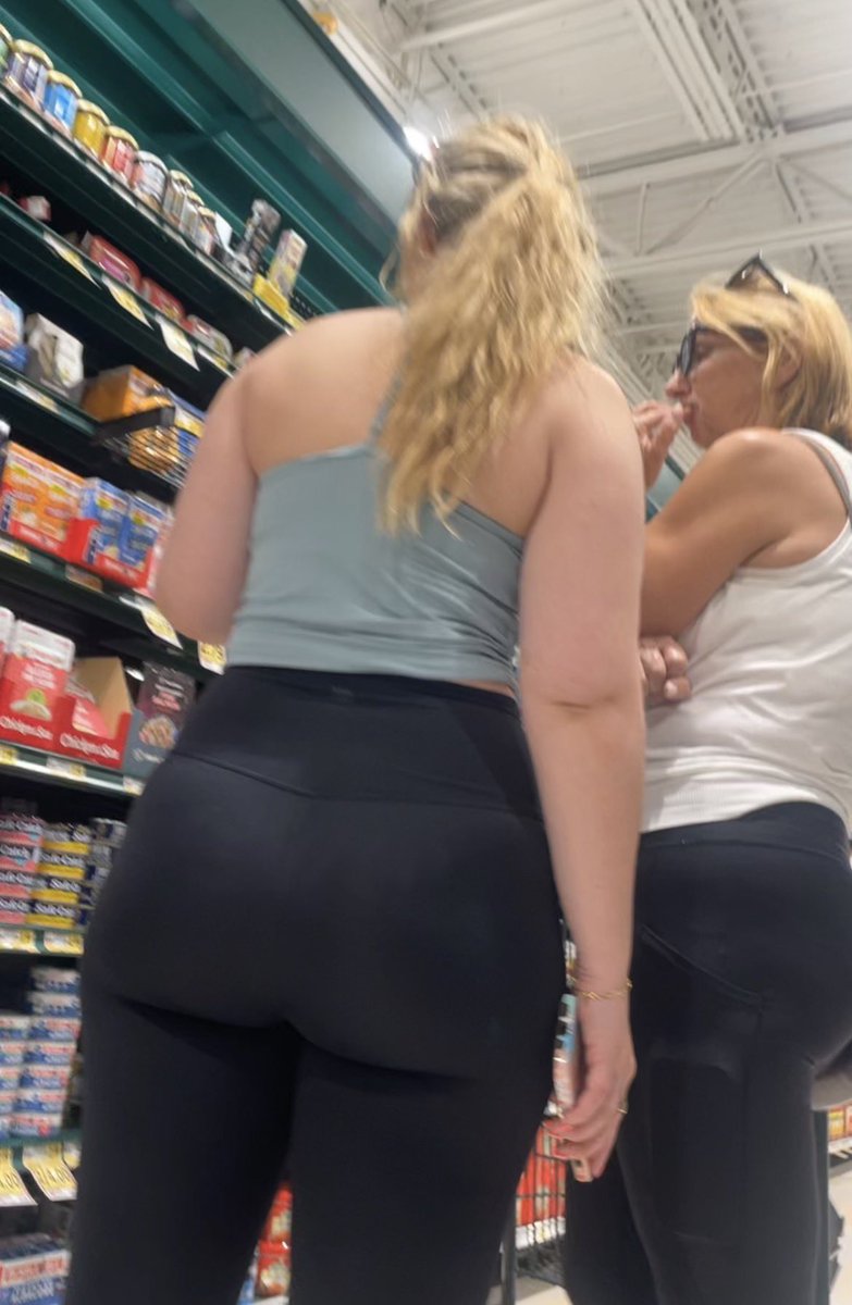youurweakness12's tweet photo. super thick blonde 🔥
#irl #pawg #bop https://t.co/BozVjOlZbg