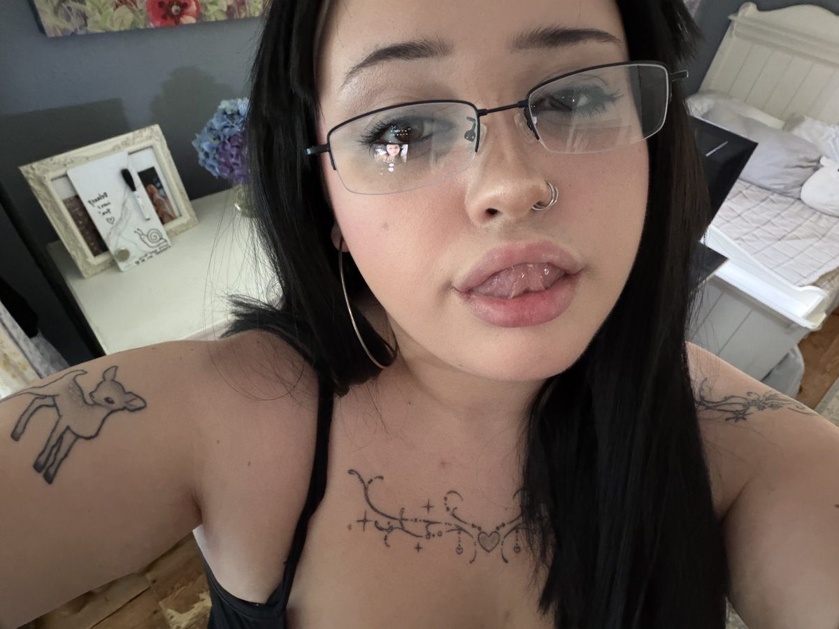 spliffyleandoer's tweet photo. new glasses https://t.co/t7piyN8rWo
