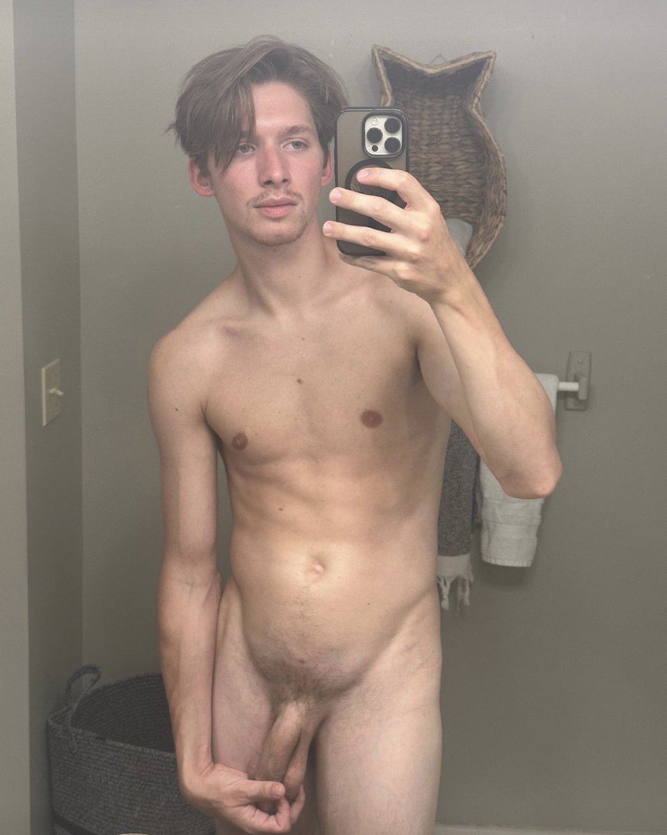 n0ahdemtiddies's tweet photo. Do I look like Johnny depp from blow? https://t.co/9kSWEIEbmz