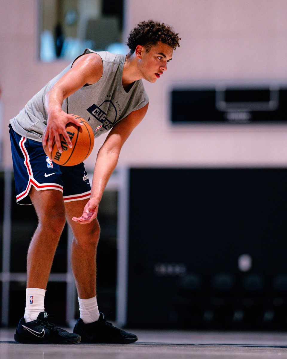 LAClippers's tweet photo. new haircut, who dis? 😁 https://t.co/Ix6yYcKkPT