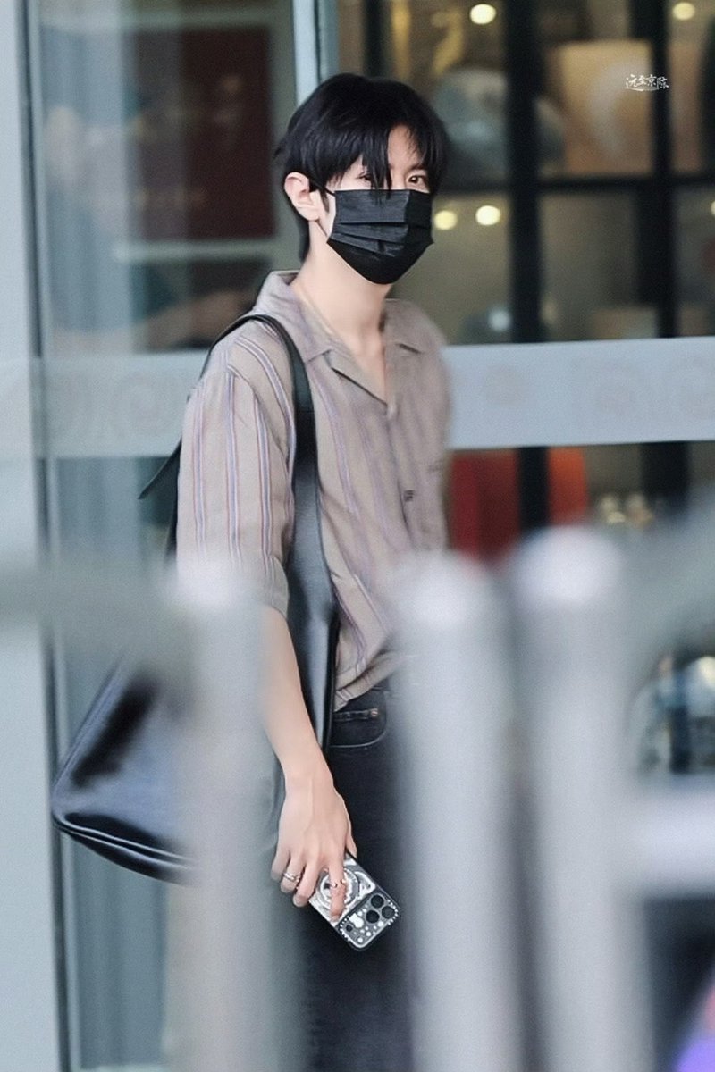 xcutiekittyx's tweet photo. 260804 Beijing Departure 🛫

Good morning our YSL China Brand Ambassador! 😻 Baby already arrived at the airport to fly back to Hangzhou~ poor bb tired 🥺 get some rest later okie, safe skies! ✈️💙

Love his ootd today ✨
#ChenZheyuan #陈哲远 https://t.co/RY982HqXhy