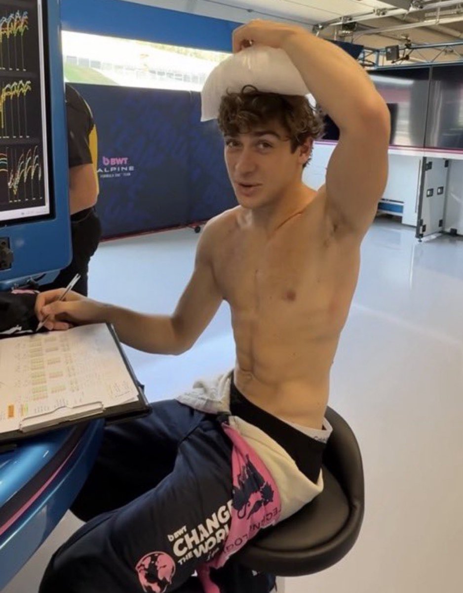 bdoverf1's tweet photo. franco trying to cool off after being in heat😖 https://t.co/vyhB8gGNre