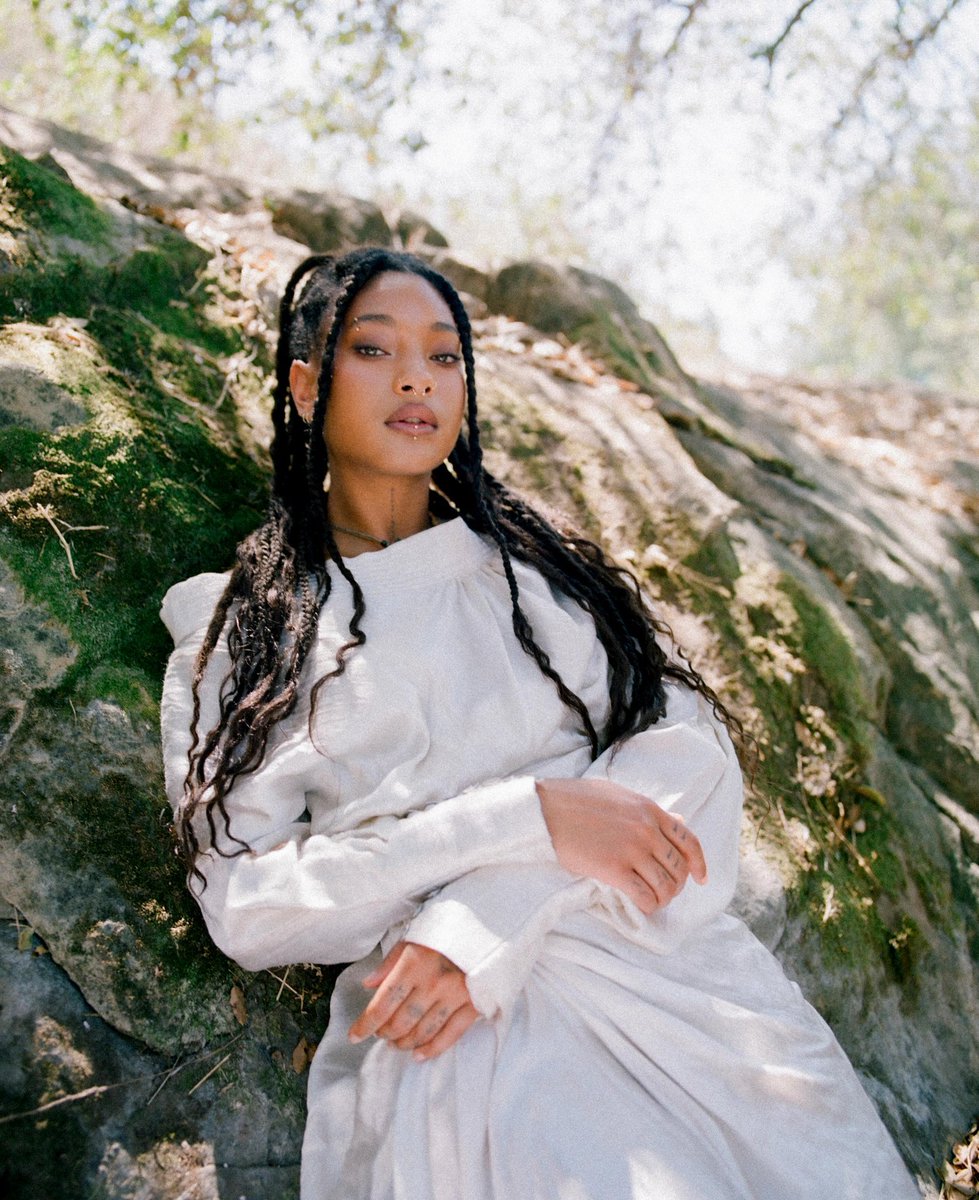 blackishpress's tweet photo. Willow Smith poses for The New York Times. 📸 https://t.co/xwi9zHQoyp