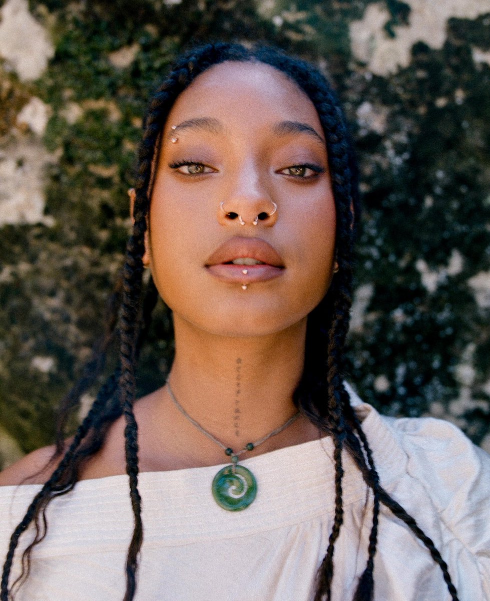 blackishpress's tweet photo. Willow Smith poses for The New York Times. 📸 https://t.co/xwi9zHQoyp