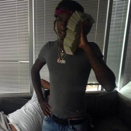 Sound_Scrape's tweet photo. Old instagram posts of Young Thug holding his money in various ways https://t.co/IyKV4XjYkp