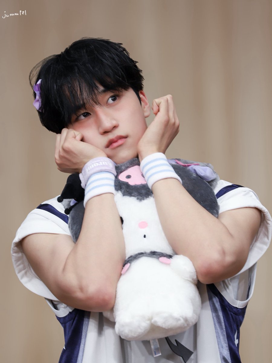 jununu921's tweet photo. 260724 #루네이트 #LUN8 #준우 #JUNWOO https://t.co/ok2KMrRBth