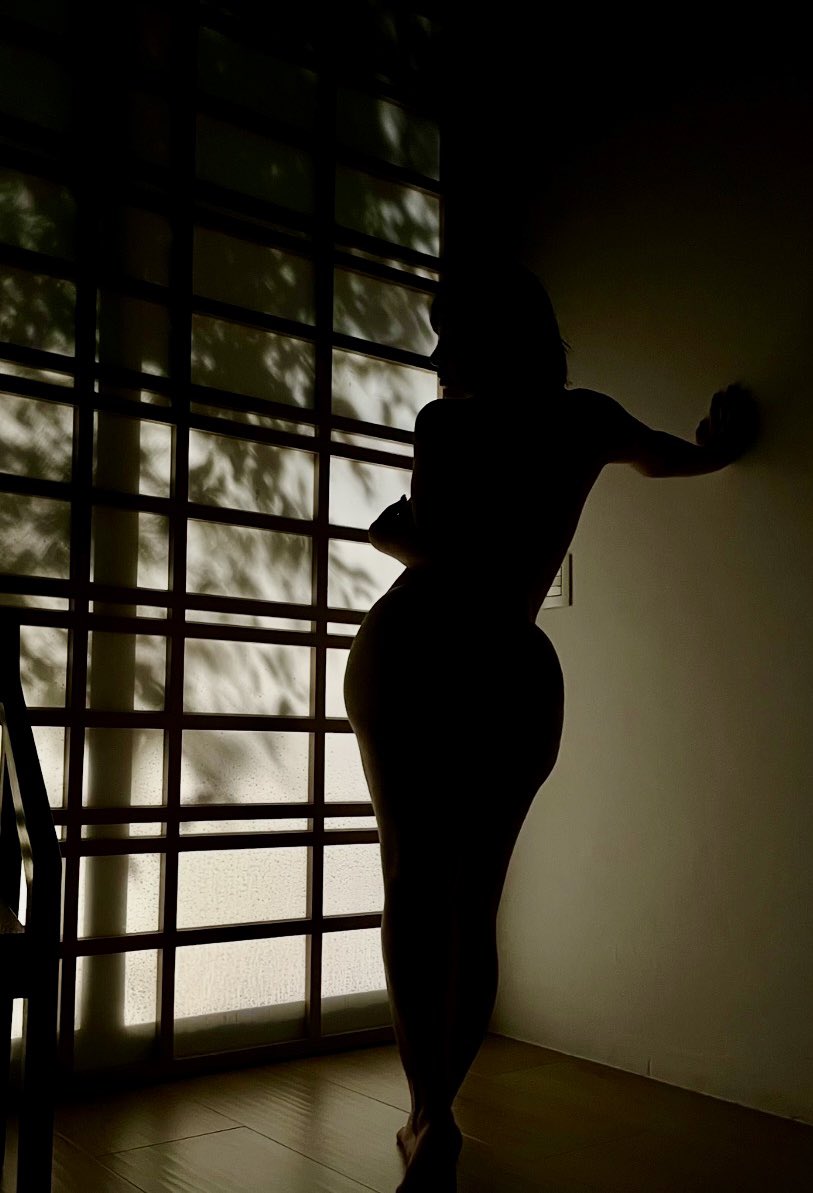EscortSamVIP's tweet photo. Disfruta de la oscuridad… de ahí nacen los mejores deseos🔥 ¿Te veo hoy? 🤤 https://t.co/RV60AqGIkW
