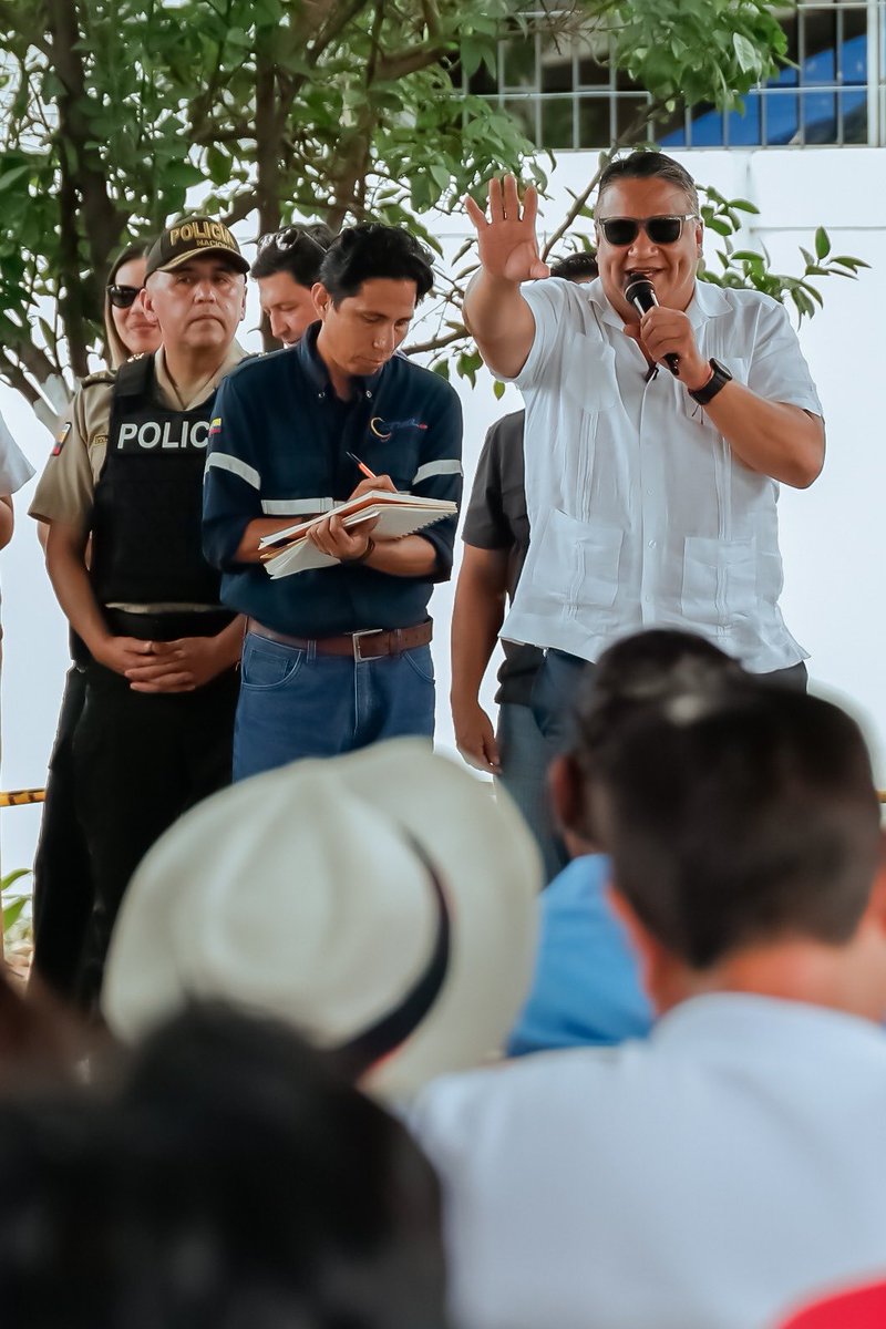 goberguayasec's tweet photo. En la 26 y la P, parroquia Febres Cordero, la comunidad fue parte de una nueva jornada de El Gobierno a tu Lado, junto a  la ministra @CynthiaGelliber y el gobernador  @josearevaloec 
Un espacio para dialogar, escuchar y trabajar junto a los ciudadanos.

#ElGobiernoATuLado https://t.co/Bwkmb5Gbsh
