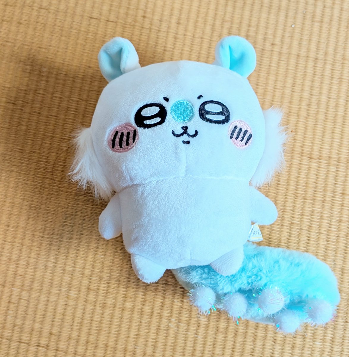 yamatomurasaki's tweet photo. モ��ンガ好きじゃないんだけど、リサイクルショップでしっぽとれて200円のこいつを見つけて��まい…
か、かわいい…
モモンガってガワをとられる位には可愛い個体なんだもんね…そりゃ…
かわいいなお前…
ちいかわよりもぐコロのが好きだから積極的にグッズ買ってなかったけどお友達並べたくなるなぁ https://t.co/FwcgpMNHJk