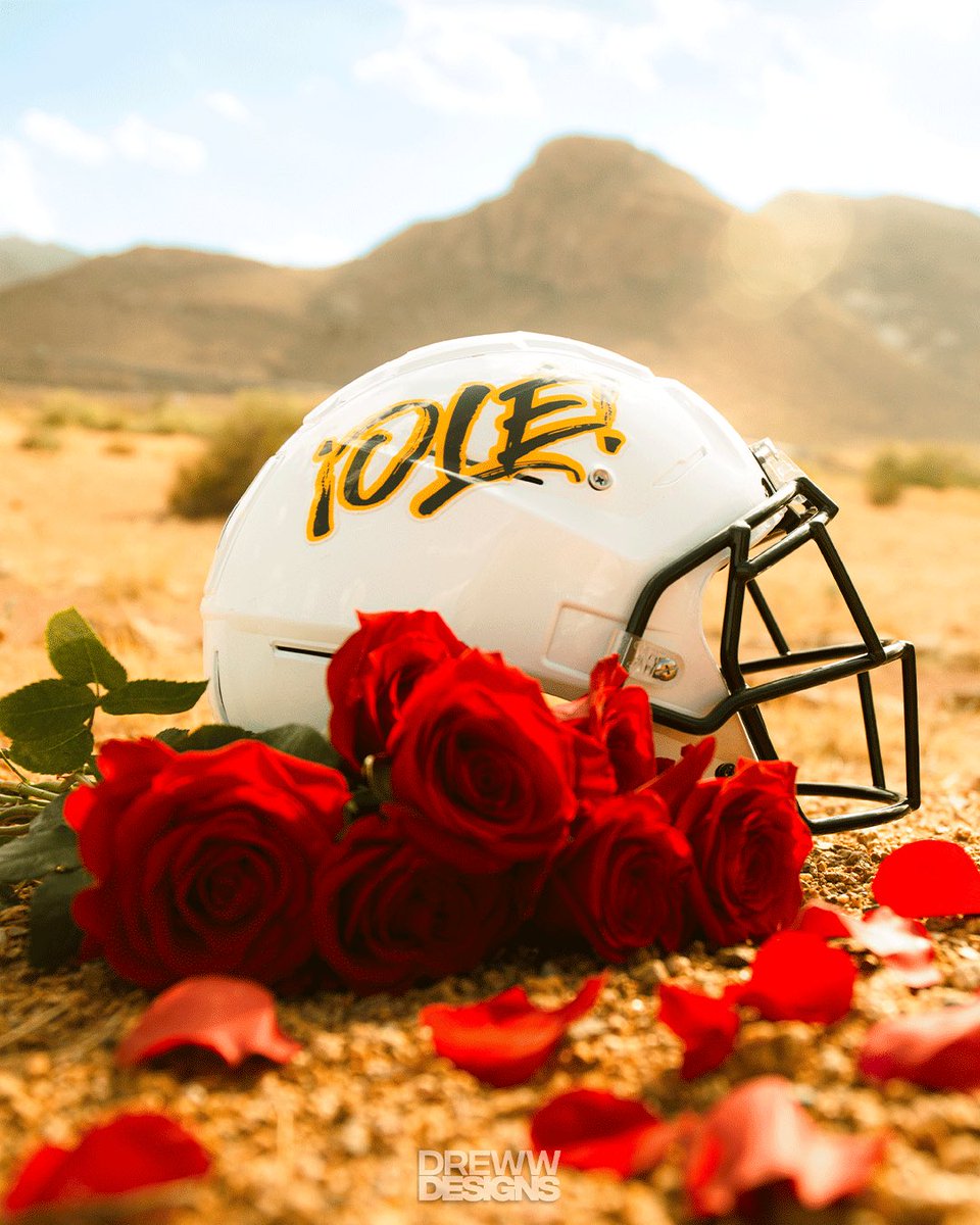 DrewwDesigns's tweet photo. Introducing the new white “¡OLÉ!” helmet and logo for @PHSMATADORFB !🌹

“Olé” is an encouraging Spanish interjection shouted by crowds during a bullfight to praise a matador’s skill, courage, and successful cape maneuvers.

@CoachMac_PHS @YISDAthletics1 @phsmats https://t.co/UknuQdNfDZ