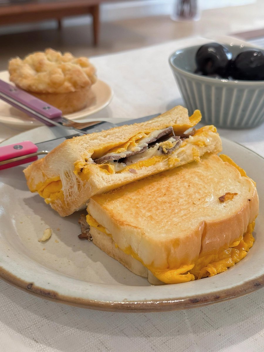 ETDavie's tweet photo. Who could say no to a delicious egg, beef, and cheese sandwich? 🥪 https://t.co/43wTmmuMCU