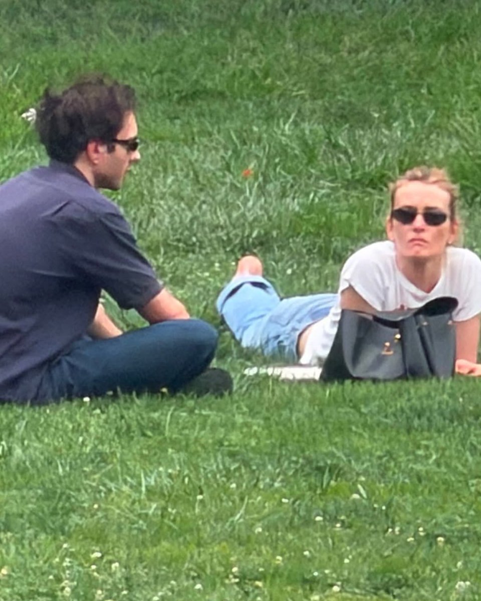 pidgeoncentral's tweet photo. Sarah Pidgeon was spotted in Fort Greene recently. https://t.co/k356pTBgGp