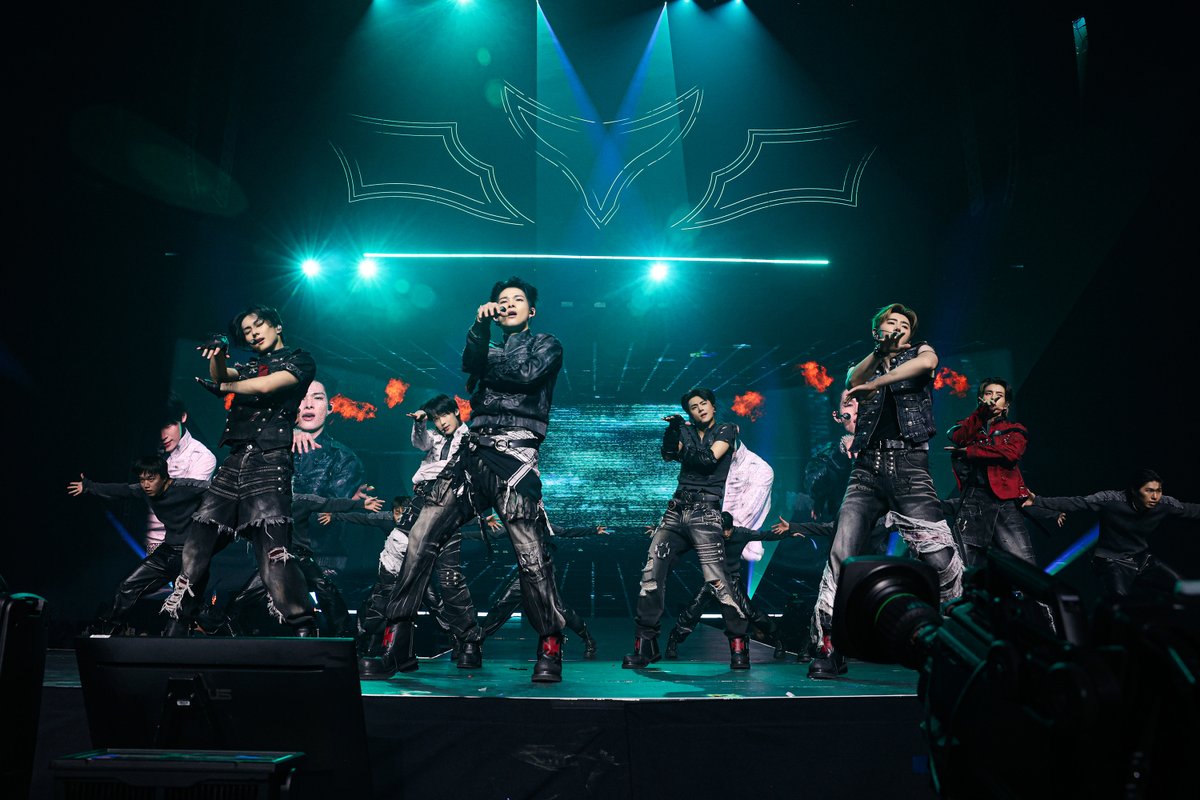 TMobileArena's tweet photo. Saturday night came alive with @ENHYPEN 
From the electrifying performances to the incredible energy from ENGENE, this stop was one to remember.

Photo Credit: BELIFT LAB (HYBE) https://t.co/nAEDnP6I1X