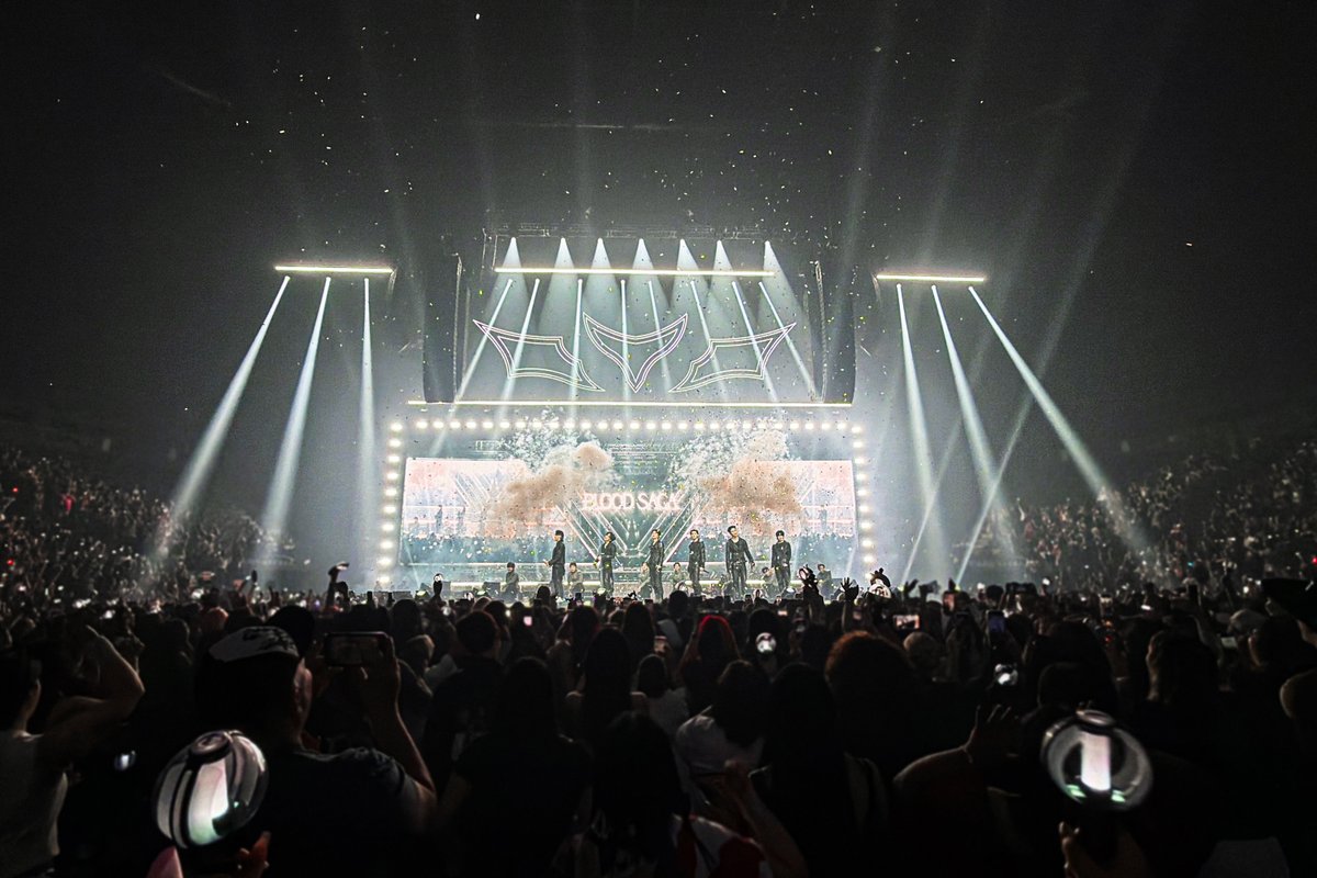 TMobileArena's tweet photo. Saturday night came alive with @ENHYPEN 
From the electrifying performances to the incredible energy from ENGENE, this stop was one to remember.

Photo Credit: BELIFT LAB (HYBE) https://t.co/nAEDnP6I1X