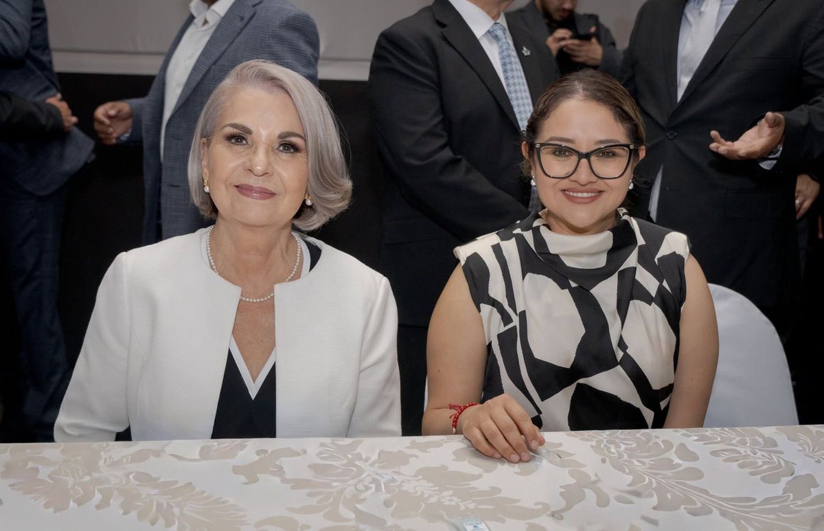 herreleo's tweet photo. #Hidalgo #Almomento El encuentro de dos #aspirantes morenistas, que según las encuestas de @MorenaHidalgoMX están en los primeros lugares rumbo al 2028, ambas de acuerdo con las versiones políticas, las más cercanas a los círculos del líder y decisión. @Azteca_Hidalgo @adnnoticiasmx