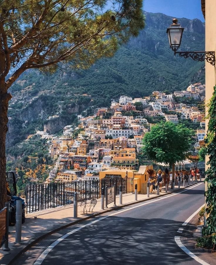 echoesofworld's tweet photo. Positano, Italy https://t.co/9g1Z2aXGQP