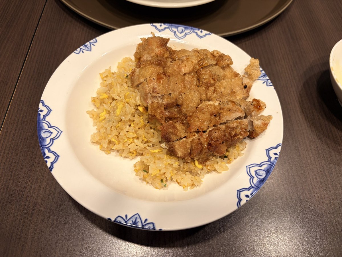 Gojo's tweet photo. 週末は久々にバーミヤン！バミ郎そばと台湾大からあげチャーハン！バミ郎は気軽に食べれる二郎インスパイアとしてありですね！台湾大からあげチャーハンもレギュラーになってよかった！ #バーミヤン https://t.co/HB8PssI5VJ