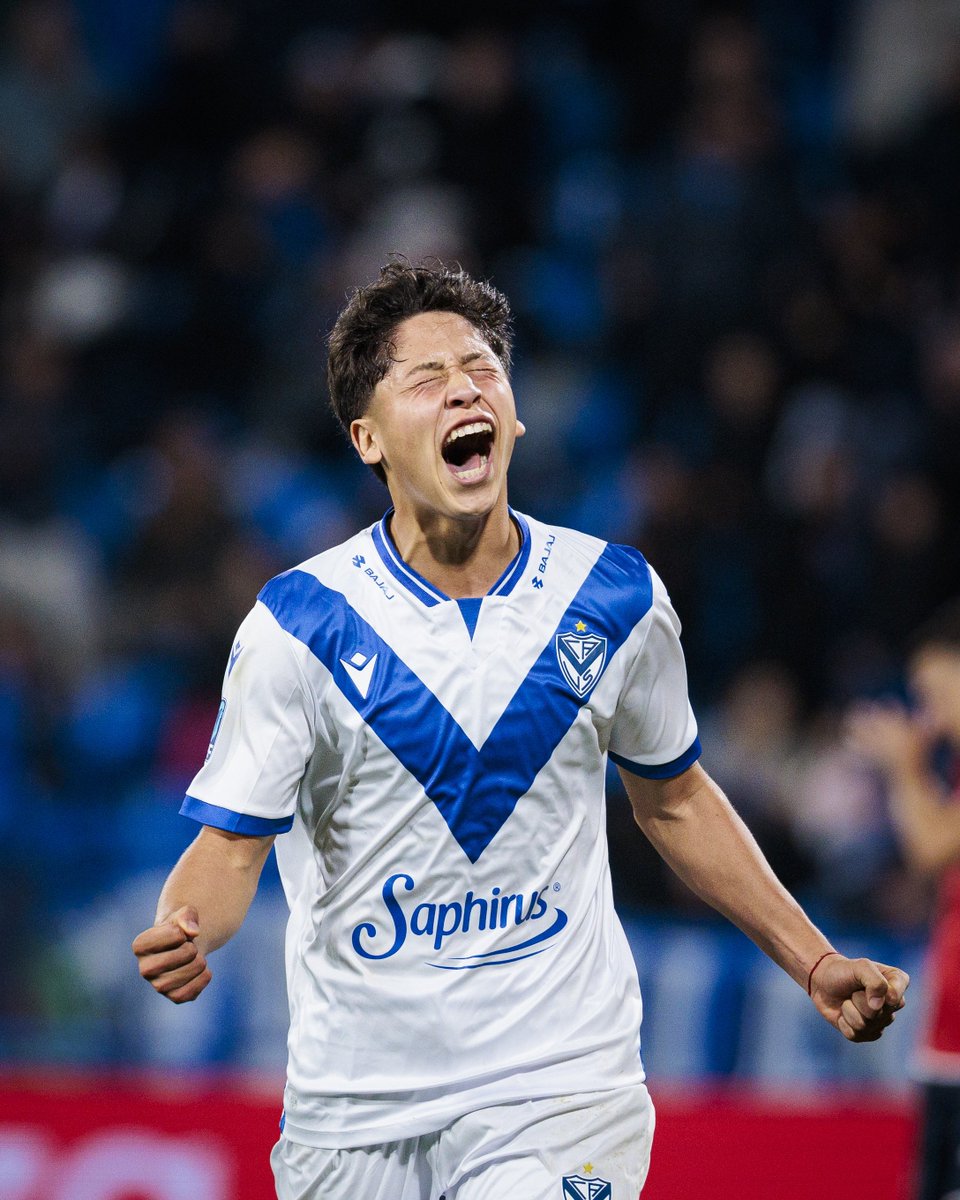 Velez's tweet photo. ¿Y este nueve?

¡Vamos, Tucuuu!

#JuegaVélez https://t.co/hPA1pMZgo9