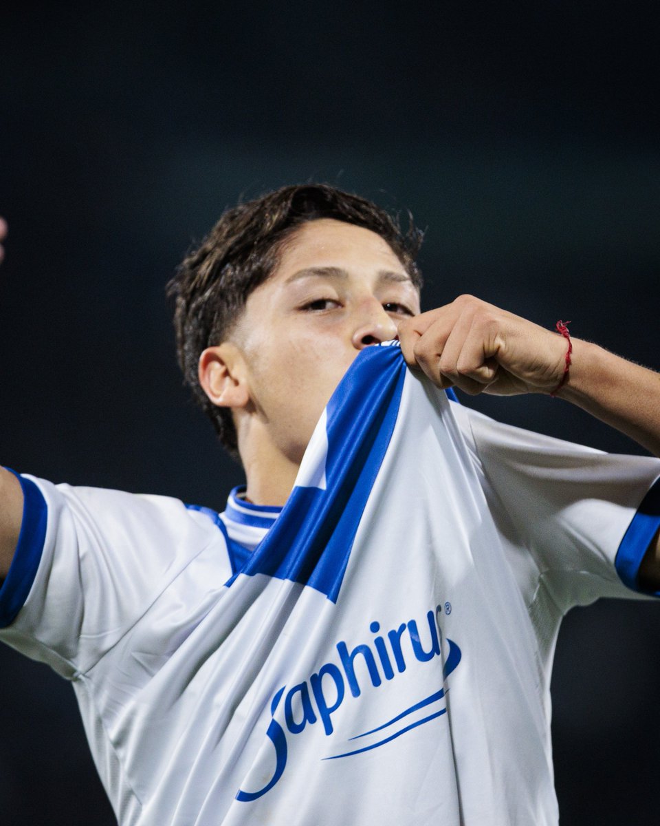 Velez's tweet photo. ¿Y este nueve?

¡Vamos, Tucuuu!

#JuegaVélez https://t.co/hPA1pMZgo9