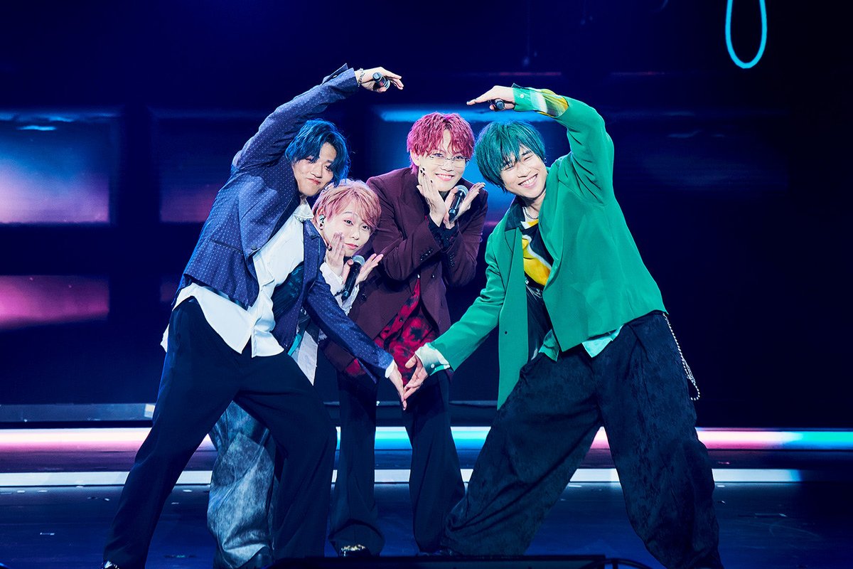 sabapan_0922's tweet photo. これの面白いところは
めっちゃ頑張って史人が屈んでるのに対して、ちょっとだけ屈んでる今井さんの対比w https://t.co/c69YHO2pKj