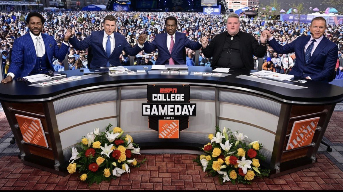 kirkherb11's tweet photo. The cast is ready to go I’m excited to announce @Coachmoron will be our celebrity guest week 0 in Dublin can’t wait. @NikSaban2_ @th3realphatty https://t.co/a3EvgpDa16