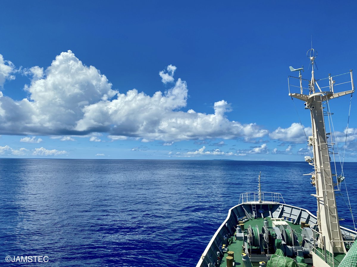 Fleet_JAMSTEC's tweet photo. 「#白鳳丸」は海底泥火山群の総合調査を行うために、#喜界島 沖で観測を実施しています。
本日は泥火山様小丘において、採泥、採水、生物採取の観測を行いました。
#JAMSTEC https://t.co/1a33xOFENq