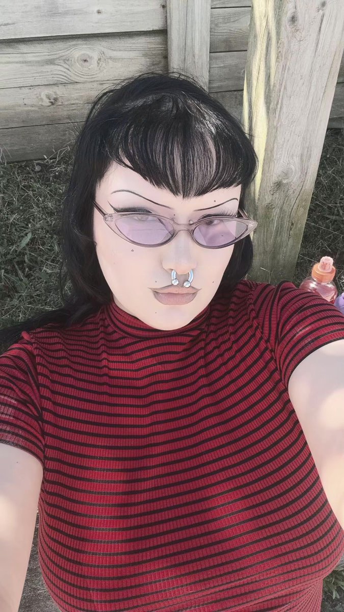Empress6ixx66's tweet photo. I am beauty and money.
#paypig #femdom #findom #goth #alternative #altdomme #gothdom #humanatm #candomme #canada goth gothdom candomme https://t.co/EmWuhRMyEk