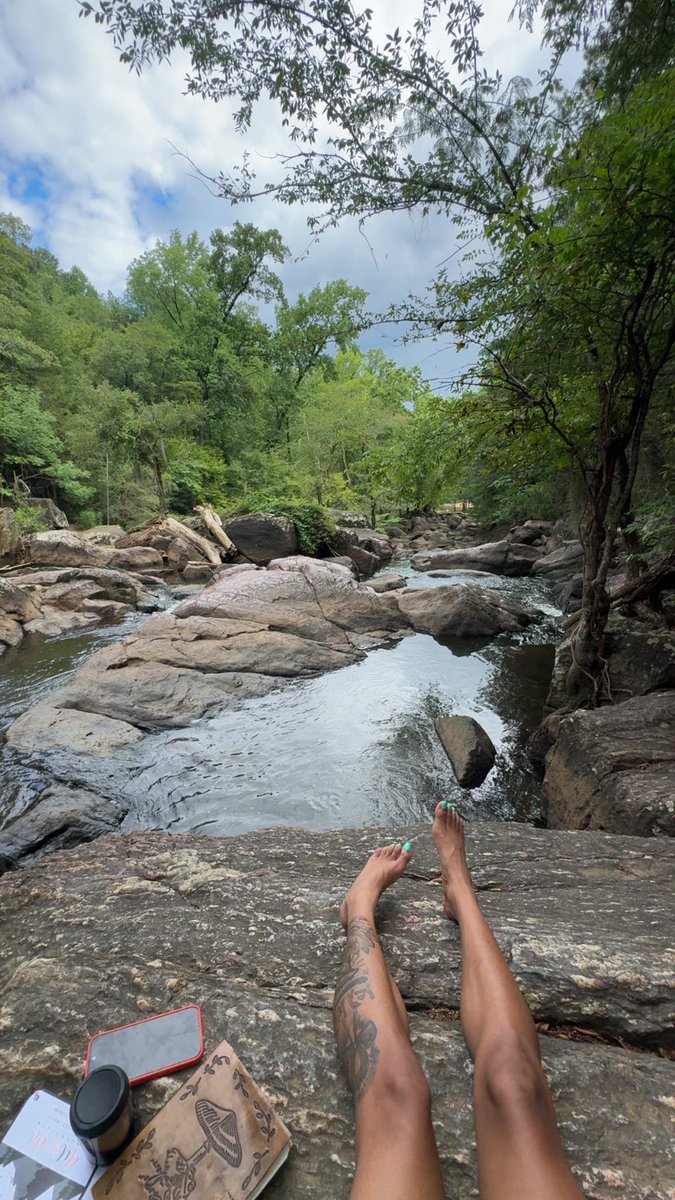 sierraamonae's tweet photo. a day by the water #trailday https://t.co/IXZmdgIG0P