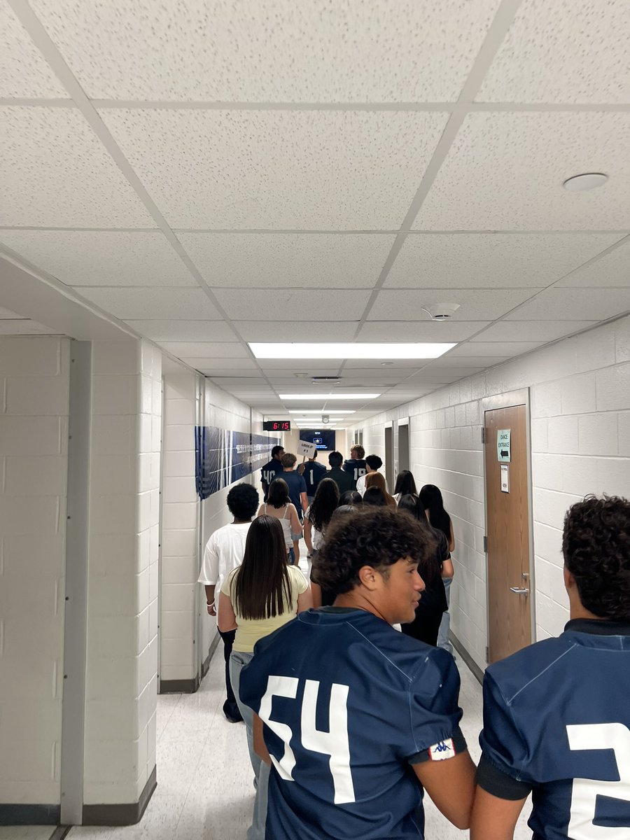NimitzFootball3's tweet photo. Servant leadership welcoming our freshman at Viking Camp! #MOB #SouthSide #VikingWay https://t.co/2HV3hgcawK