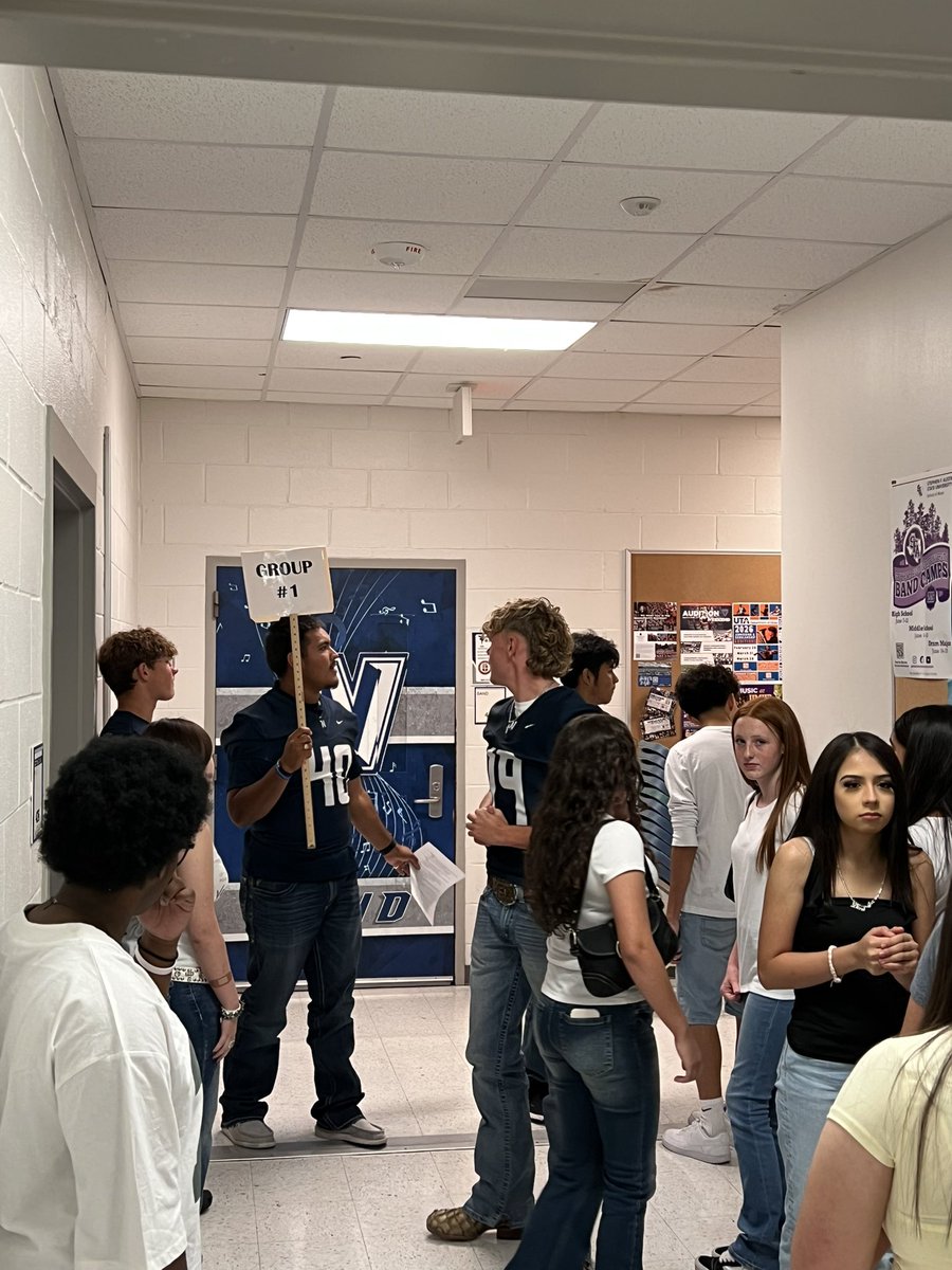 NimitzFootball3's tweet photo. Servant leadership welcoming our freshman at Viking Camp! #MOB #SouthSide #VikingWay https://t.co/2HV3hgcawK