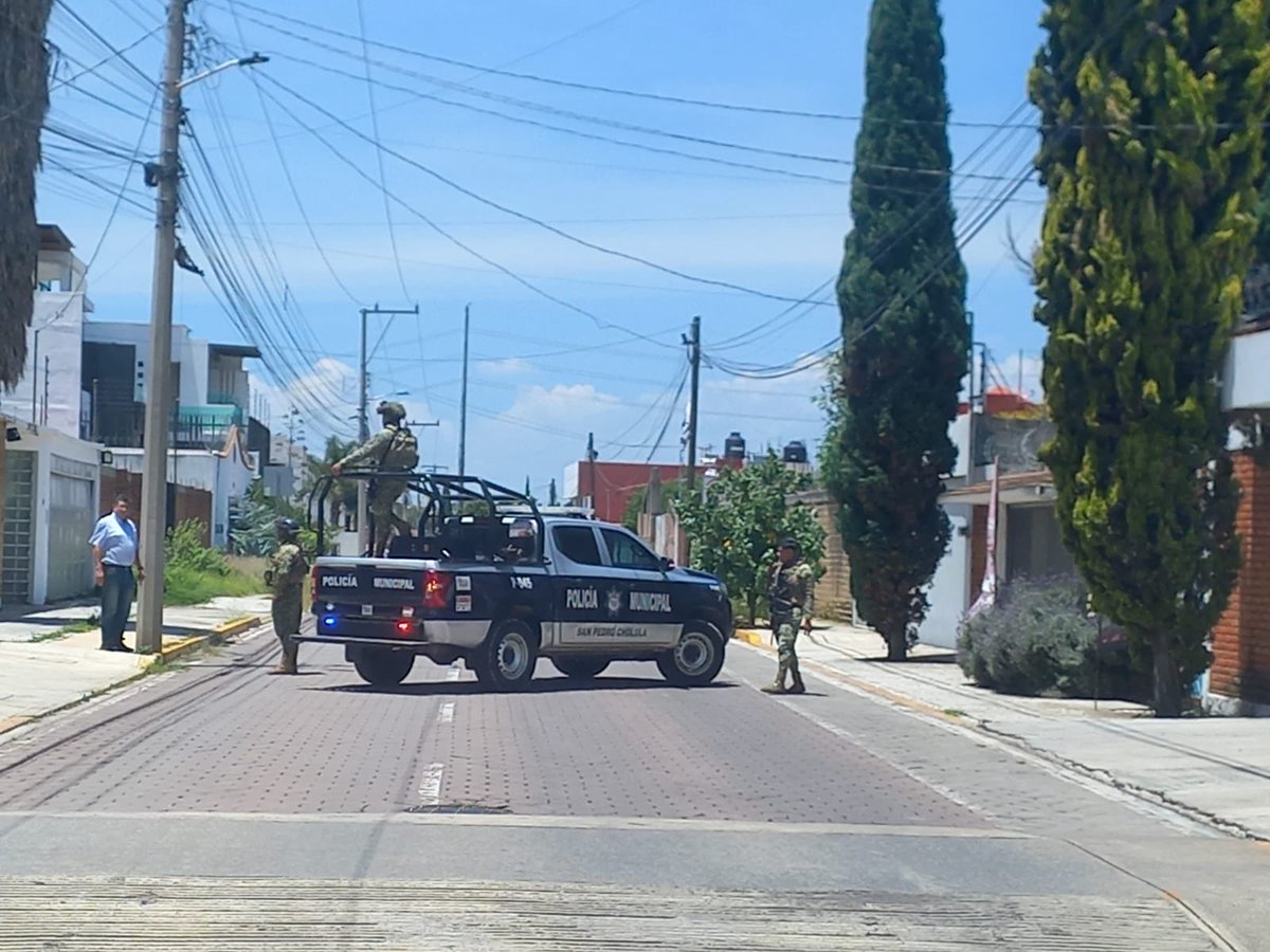 DesachyRoberto's tweet photo. @CFEmx 48 casas sin luz por retiro de cámaras en San Pedro Cholula. Reportan vecinos que están sin luz @SanPedroCholula https://t.co/FUWg20AjHh