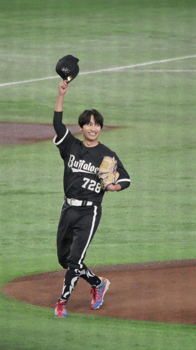 0b2b2e1's tweet photo. 今季2度目の始球式⚾（そんなことある？）夏の陣ユニフォームも似合ってたー❗✨
#藤原丈一郎 https://t.co/4r5qwN3t0f