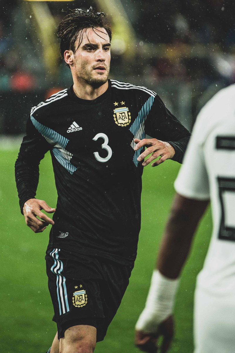 messikimochis's tweet photo. poco se habla de nico tagliafico de joven https://t.co/lNkjEuhTEt
