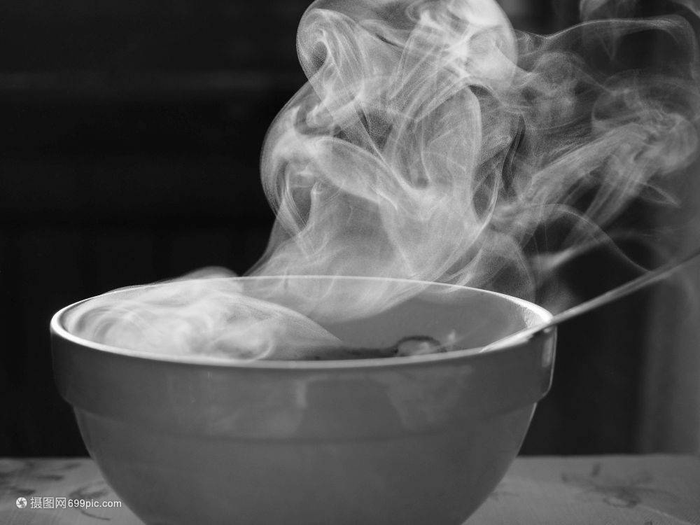 whadowhado's tweet photo. 刚给自己煮了碗番茄鸡蛋面，汤汁裹着筋道的面条，暖乎乎的一碗，治愈了加班的疲惫。 https://t.co/Y0OscUWejf