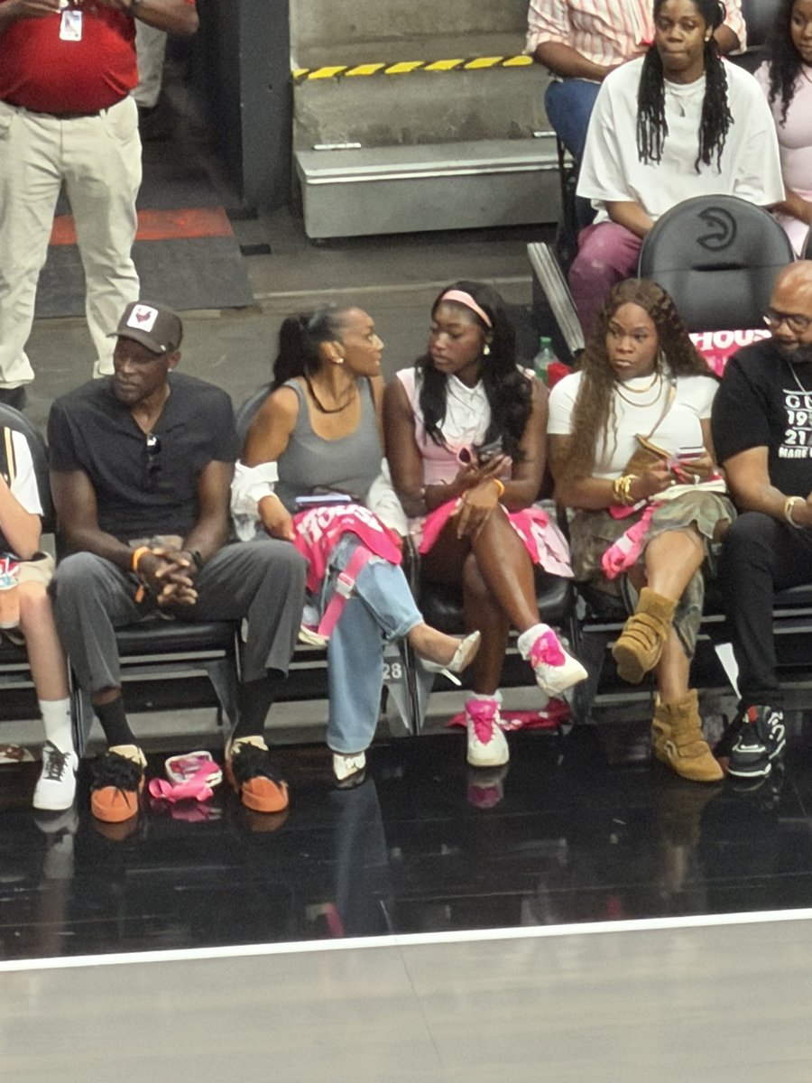 AniyaCore's tweet photo. ANIYA ATTENDED THE ANGEL REESE BARBIE GAME WITH HER MUM AND DAD. 

#AniyaXBarbieGameDay
#ANIYAXBARBIEGAME https://t.co/TfaG2ExaPi