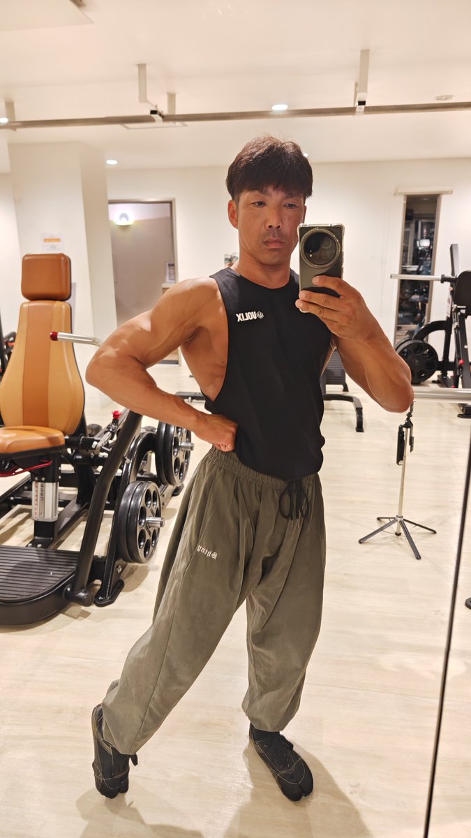 y1a9m8a3122567's tweet photo. D-19🔥
前日のオフのおかげでよりしっかり出来た☺️
残りもやり切る💪🏿🔥
#ボディメイク
#フィジーク
#クラシックフィジーク
#ボディビル
#ボディビルダー
#パワーリフティング
#パワーリフター
#パワービルダー
#mensphysique
#classicphysique
#physique
#masters
#workout
#workoutlife https://t.co/rhx92rNphZ