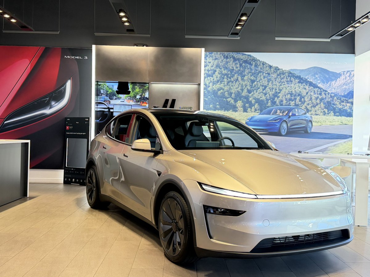 BLKMDL3's tweet photo. I really hope I can drive a Model Y L soon- from what I saw in the showroom it seems like an excellent product.

Would love to experience the adaptive suspension and most importantly the new ImmersiveX sound system. https://t.co/6bwRL0CtNN