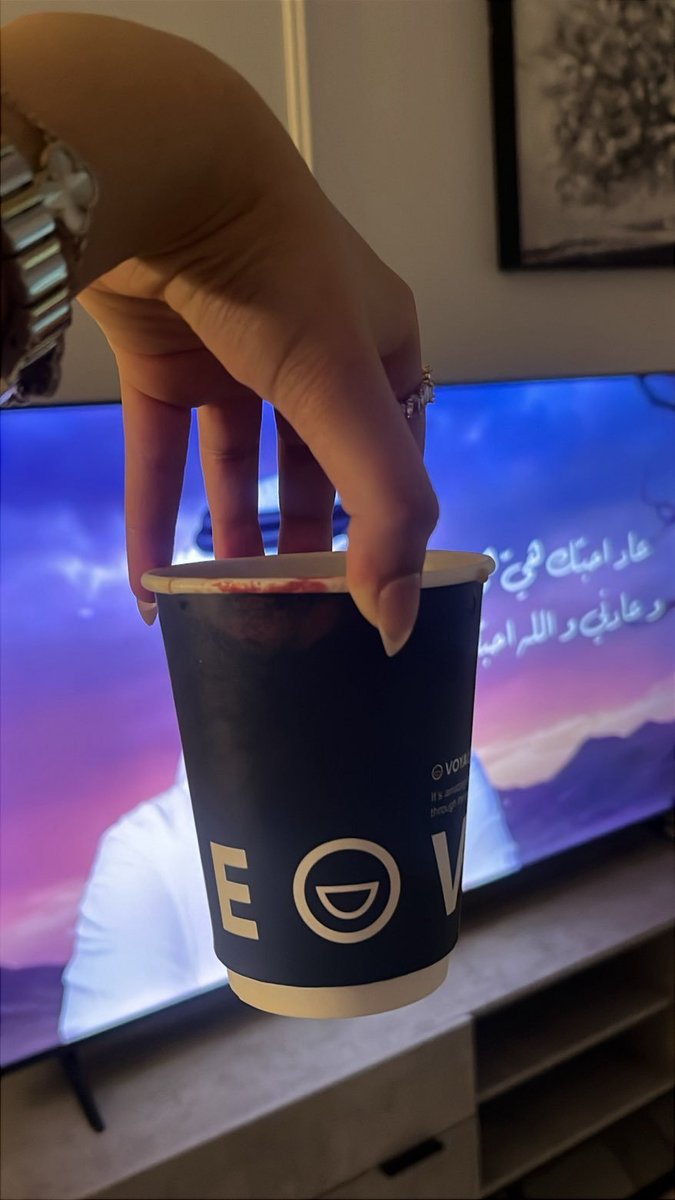 7dpm_a's tweet photo. — تقهويتك غلاً لا زال في داخلي منزال
« انا ميّت ظما وانت السحاب اللي تخيّرتك » https://t.co/7E3bUIaliG