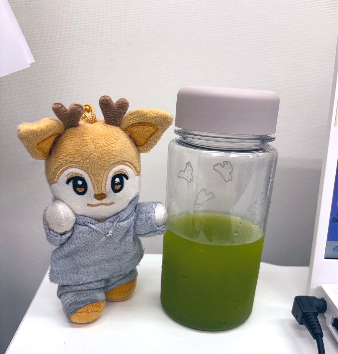 waaaaappa's tweet photo. Teaflex🍵4日目!
これを飲むのにちょうどいいサイズのボトル
キャンドゥで買った🎶氷がゴロゴロ入る🧊
氷たくさんつめて仕事に持ってきた!
三日坊主無事突破ww
NEXZのおかげすぎる🥹
3日目から効果を感じ始めてるよ(ᴖ ̫ᴖ )✨
#NEXZと過ごすネクストティータイム
#Teaflex #NEXZ https://t.co/8SB55DR8x9