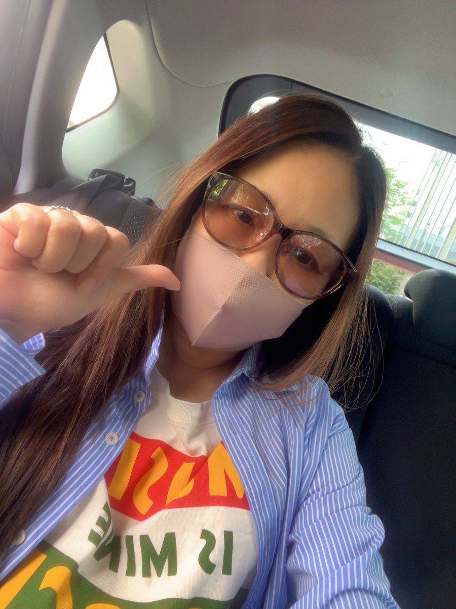 Nokaze4649's tweet photo. 撮影！マネージャーの車で🚗現場へGO！ヘアメイクあるからスッピン🤣 https://t.co/YLym6Bno37