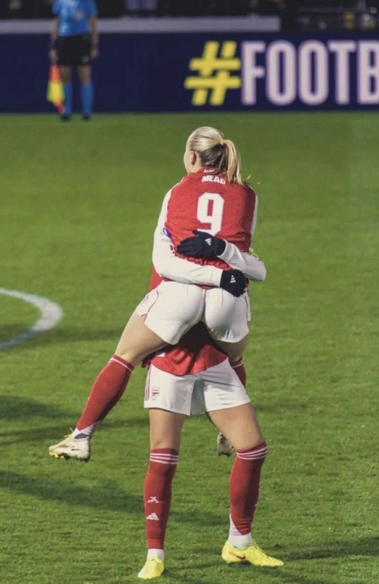 sok33800's tweet photo. Female football players🍑🍑🔥🔥🔥🔥 https://t.co/T9IGnLhMpL