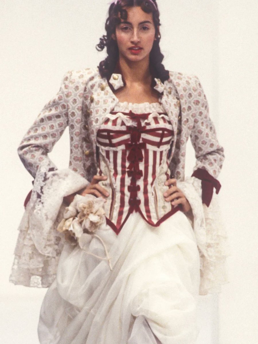 _ArchiveFashion's tweet photo. Dolce &amp;Gabbana️ Fall/Winter 1993. https://t.co/3FR3x2jqFS