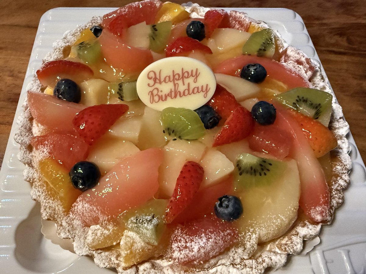 chanai39's tweet photo. お誕生日おめでとうー💗で
今年はお揃いAloha blossomじゃなく
夫に似合いそうな私の好きな柄を🍍😂
可愛いーーーー！！！ https://t.co/LWQEaulfvA